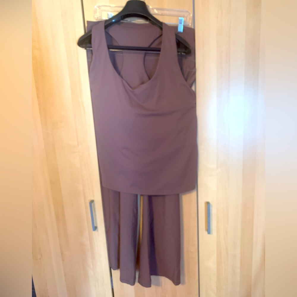 Athleisure 2pc set. Cropped racer back tank top and high waisted flair pants.